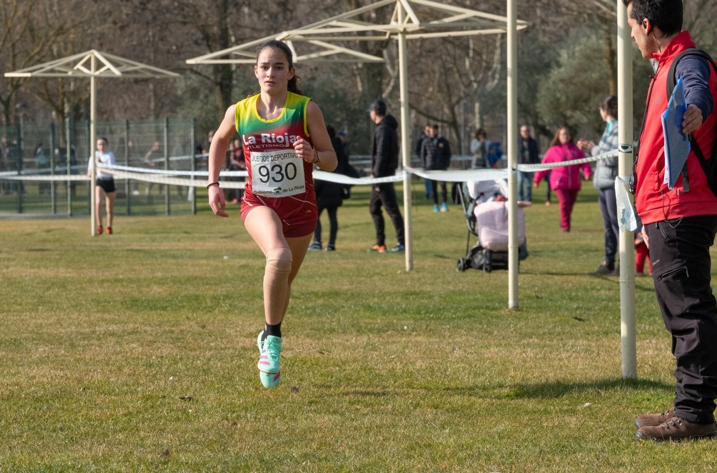 Una fondista afronta los metros finales del último cross celebrado en La Rioja.