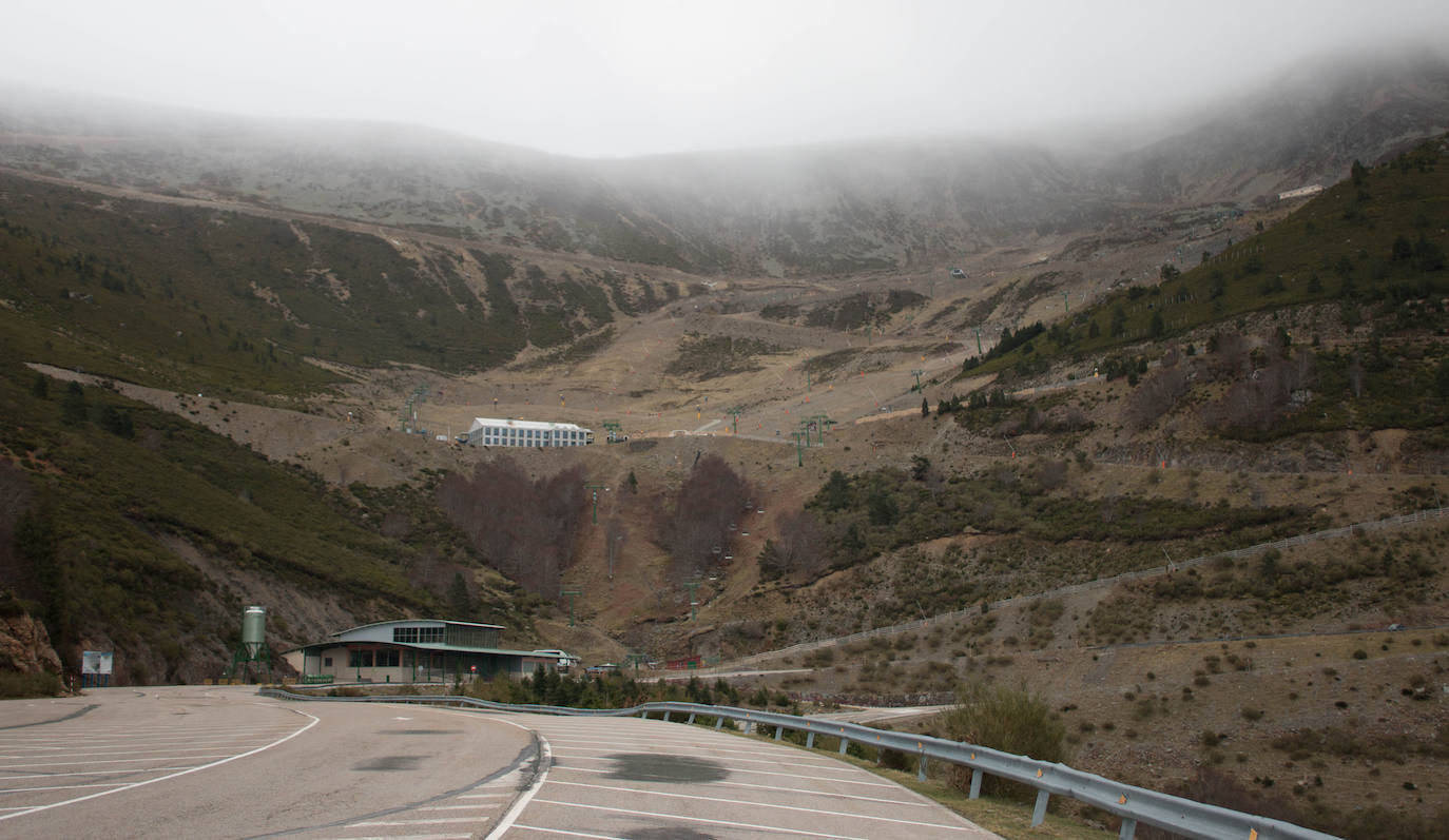 Las estación de esquí de Valdezcaray, en una imagen sin nieve de finales del pasado año.