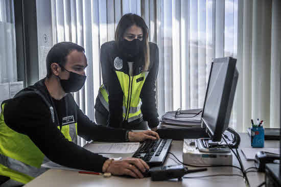 Jefatura de la Policia Nacional. Unidad Ciberseguridad, ciberdelincuentes, ciberdelitos