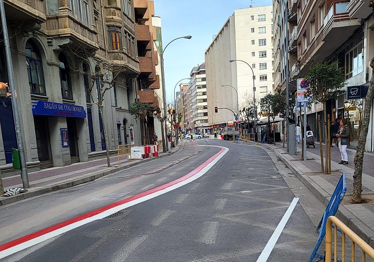 El cambio de la carga y descarga del Bretón modifica otra vez la calzada en avenida Portugal