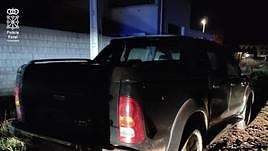 Un riojano se salta un control y abandona un remolque cargado con 22 perros en Navarra