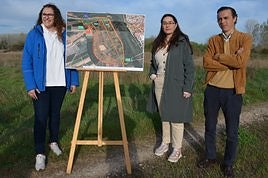 Rebeca Sáenz, Elisa Garrido y Miguel Legarre, en el Manzanillo.