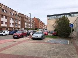 La pista de petanca se construirá en la entrada a las piscinas.