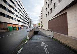 Uno de los accesos al estacionamiento municipal de Marqués de Larios.