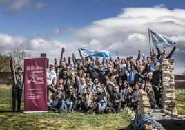 Decenas de argentinos residentes en La Rioja se reúnen en Arrúbal para pasar el día juntos.