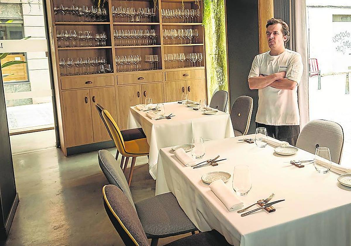 Joaquín Aragón, en el salón de La Quisquillosa.