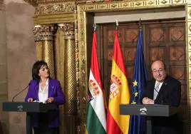 La presidenta del Gobierno de La Rioja, Concha Andreu, y el ministro de Cultura y Deporte, Miquel Iceta, en Santa María la Real de Nájera.