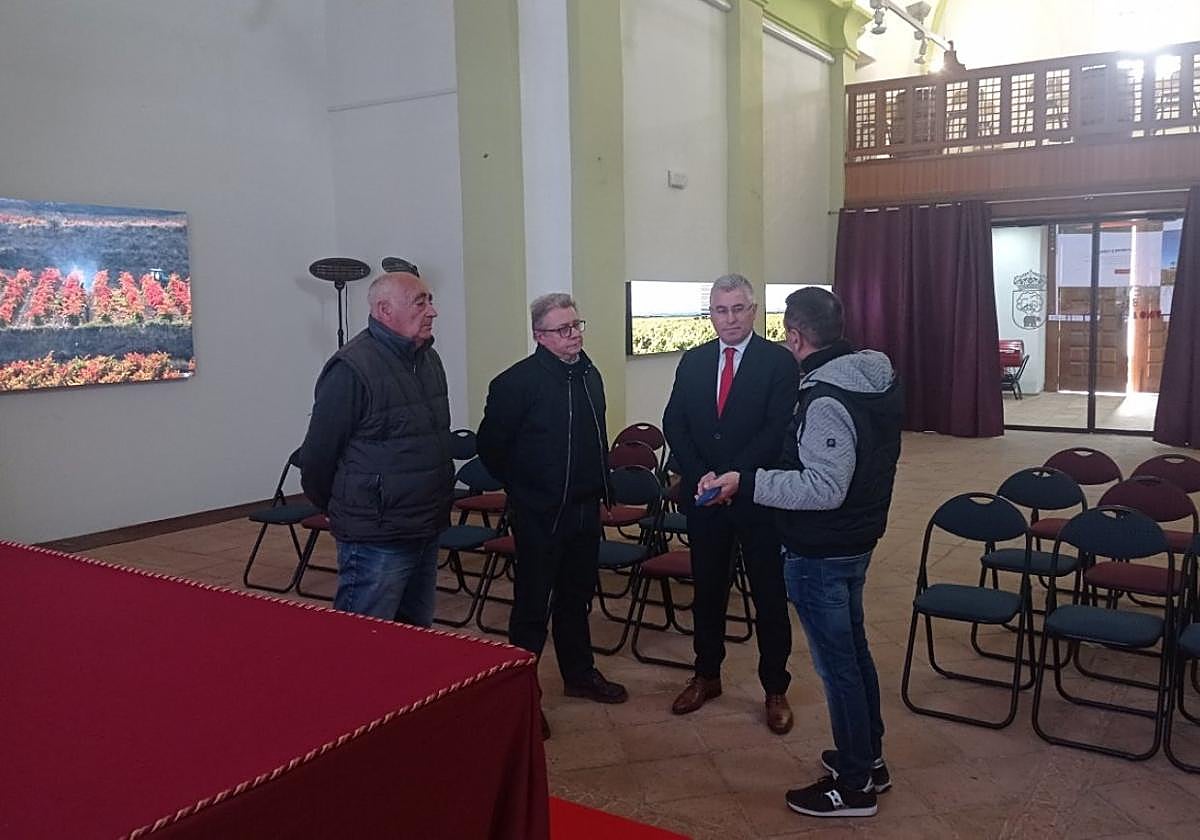 Visita de Lacalzada al Museo del Vino de Aldeanueva.