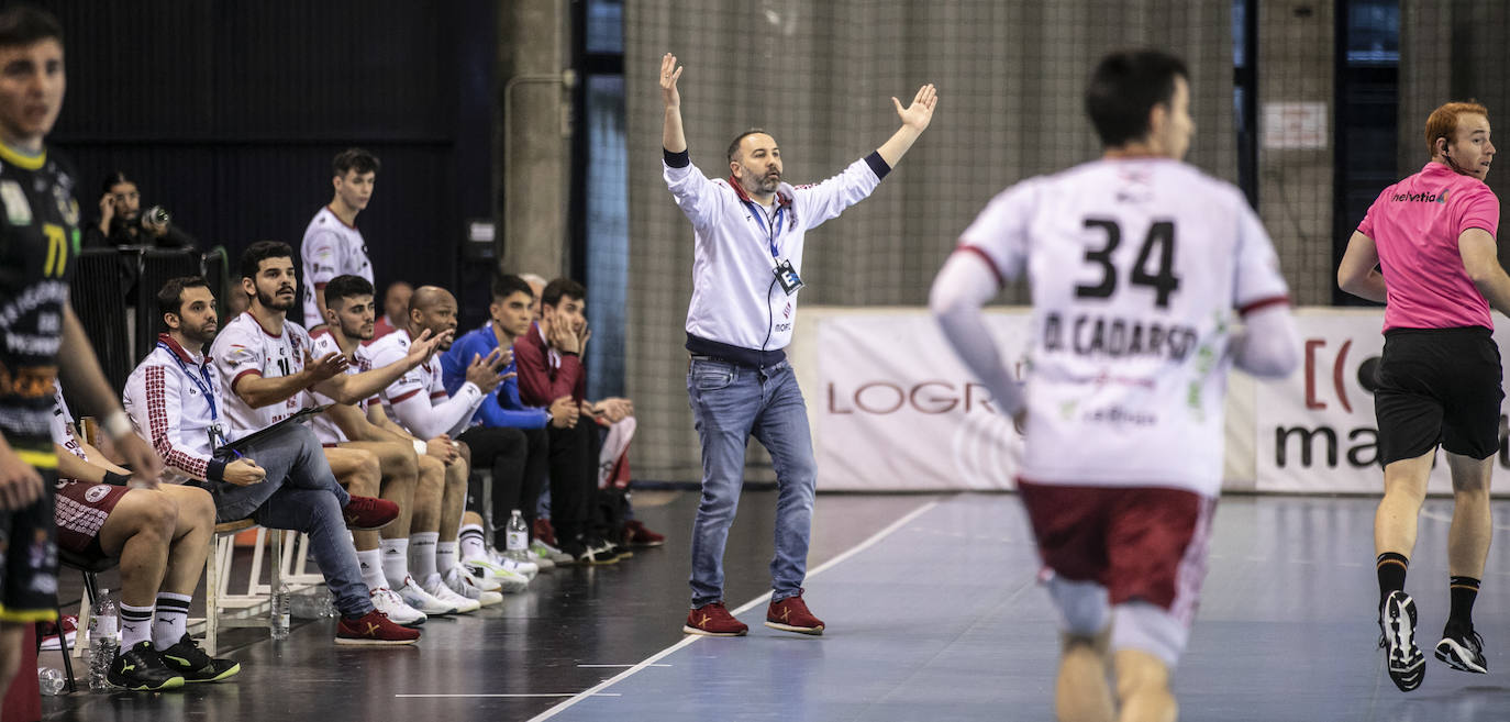 El Logroño continúa en la lucha por Europa tras ganar al Cangas