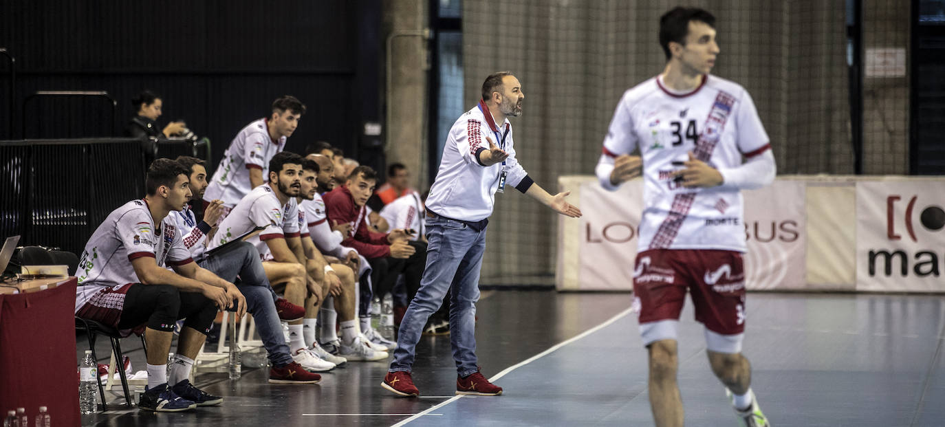 El Logroño continúa en la lucha por Europa tras ganar al Cangas