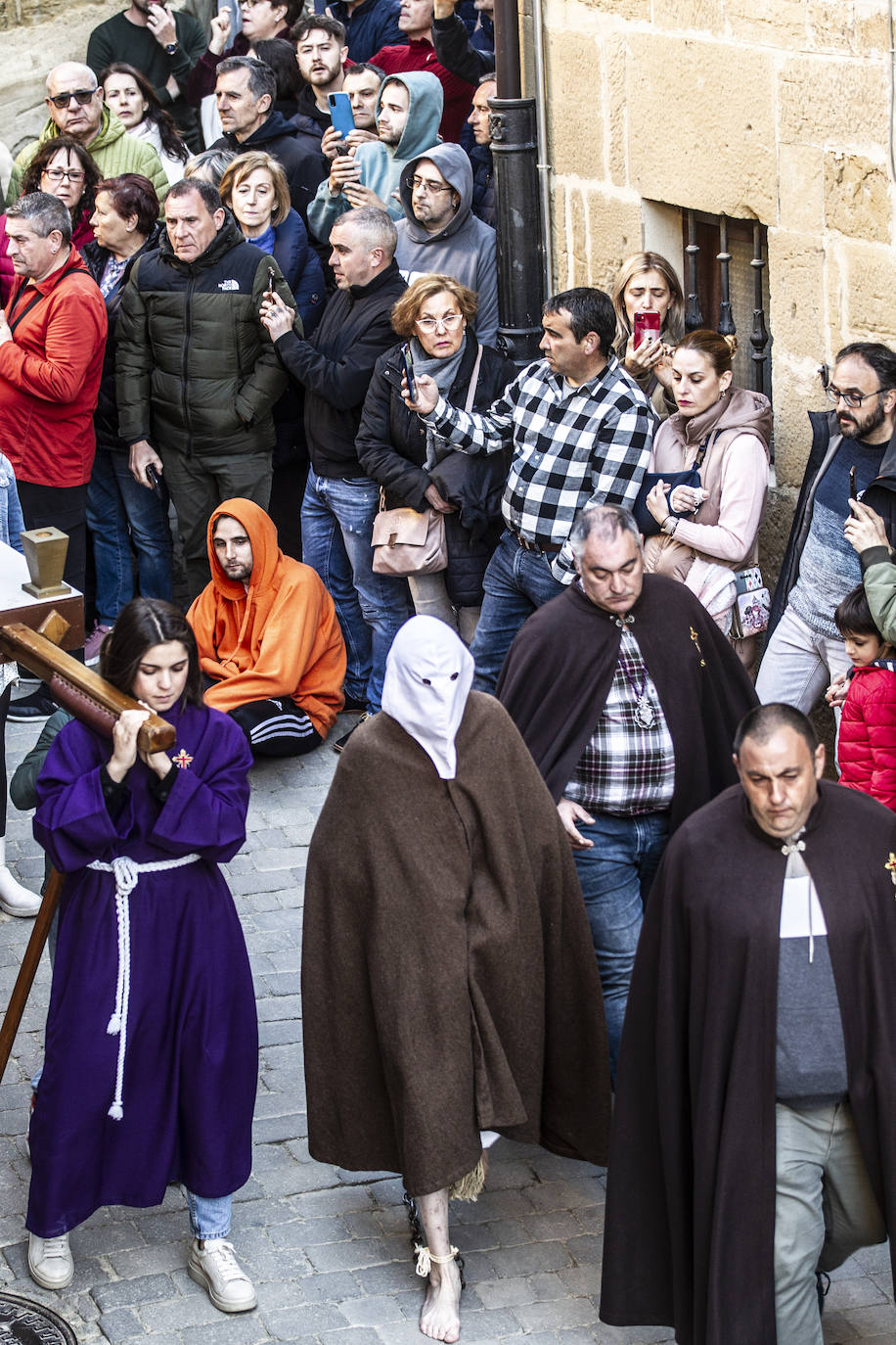 Miles de personas acuden a los Picaos de San Vicente de la Sonsierra