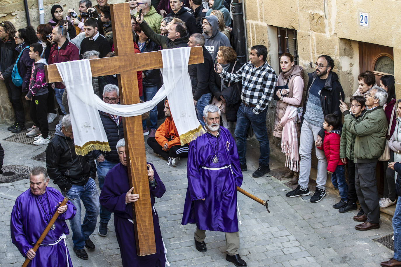 Miles de personas acuden a los Picaos de San Vicente de la Sonsierra