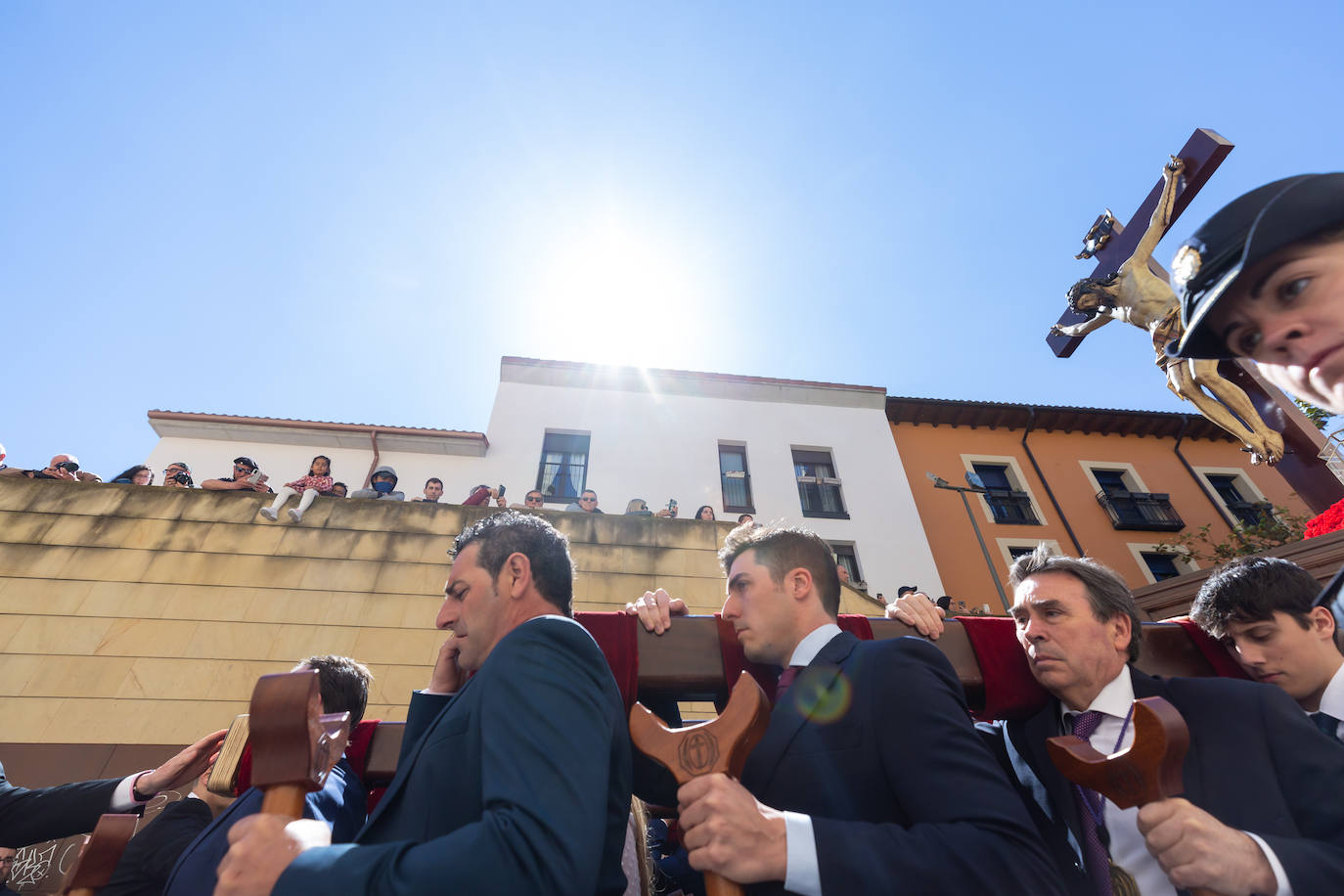 Emoción ante el Santo Cristo de las Ánimas