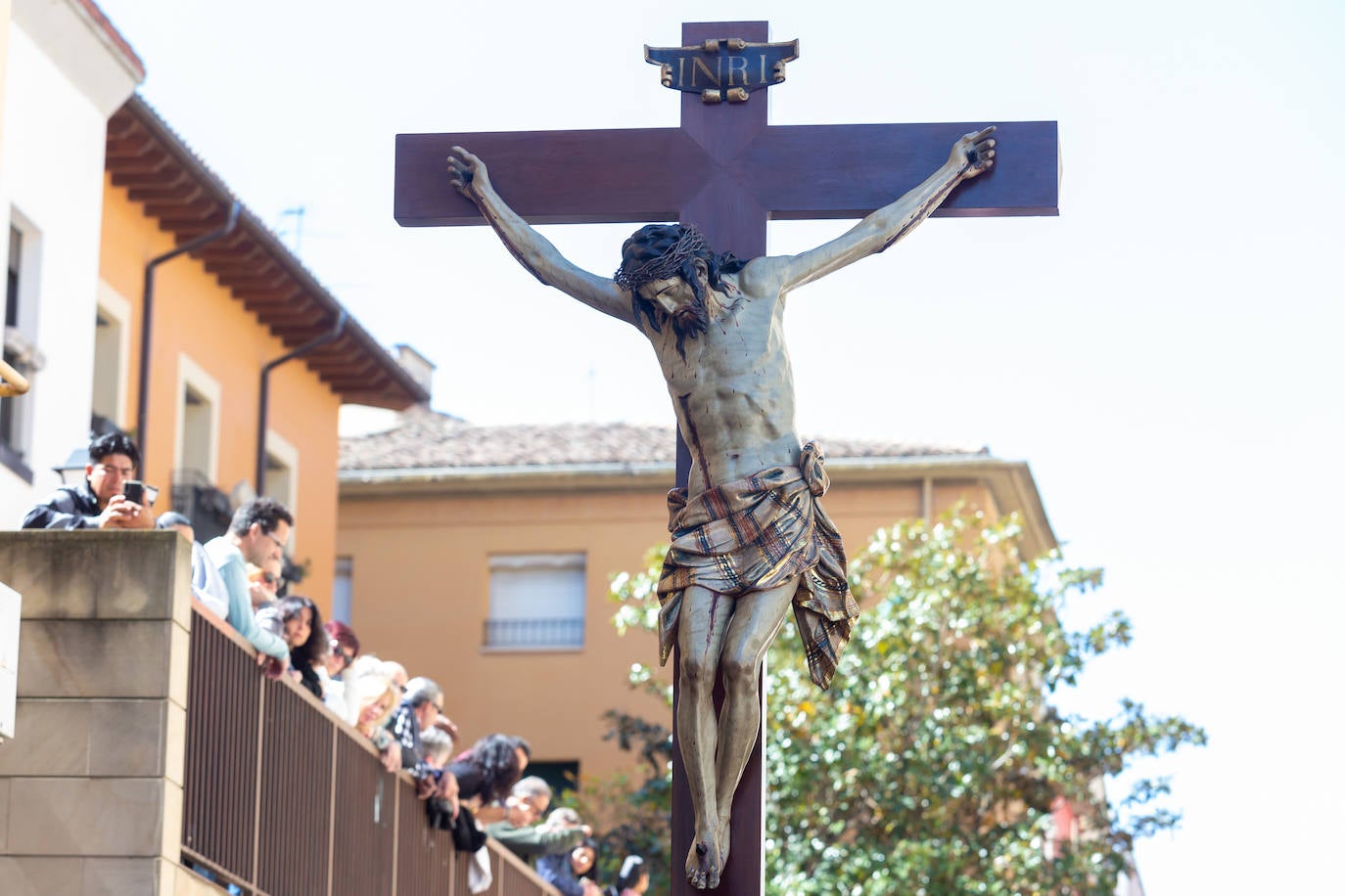 Emoción ante el Santo Cristo de las Ánimas