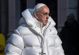 Imagen del Papa con un atuendo falso creada por IA.