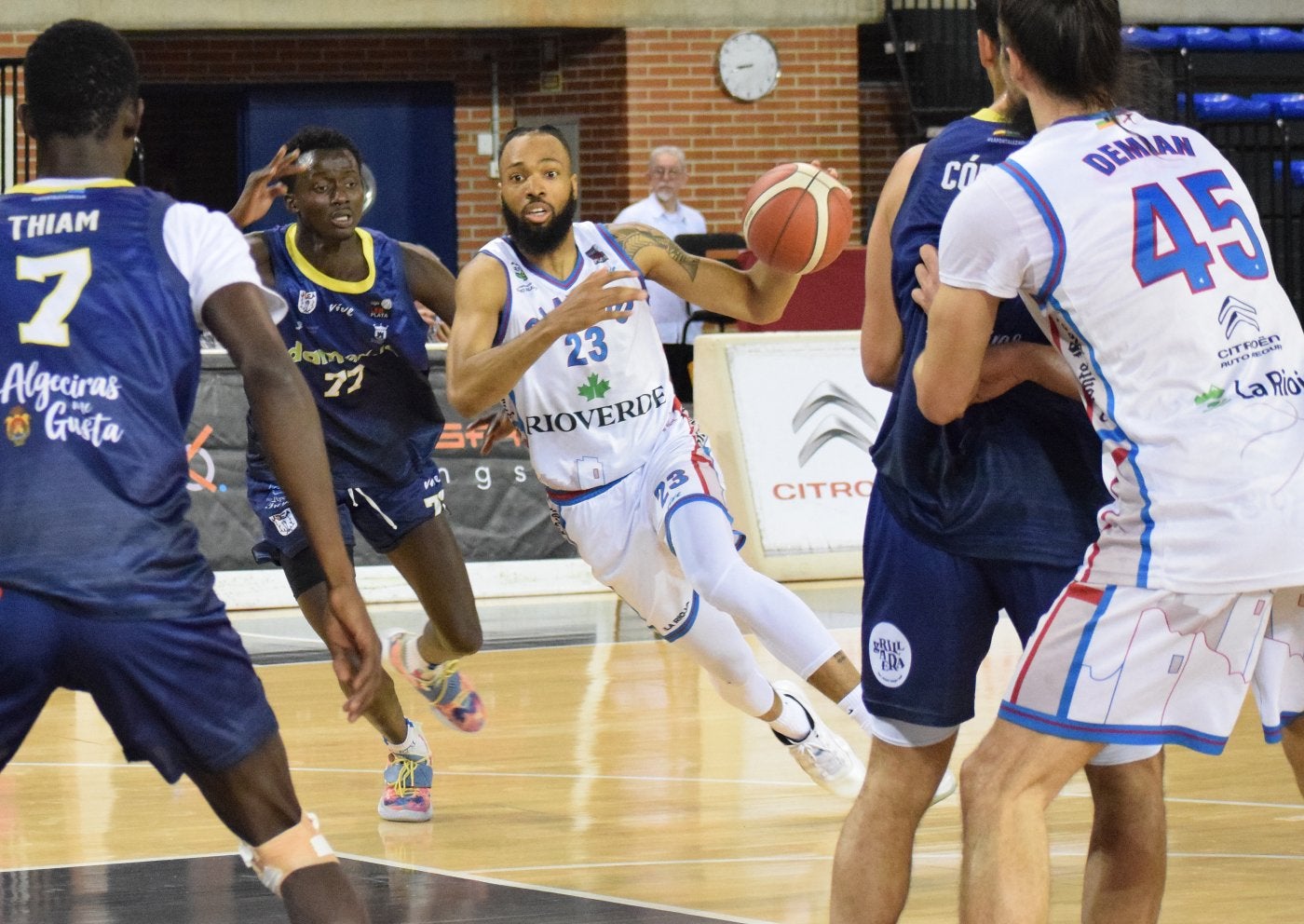 André Norris encabeza un ataque del Clavijo, que ayer venció al Algeciras.