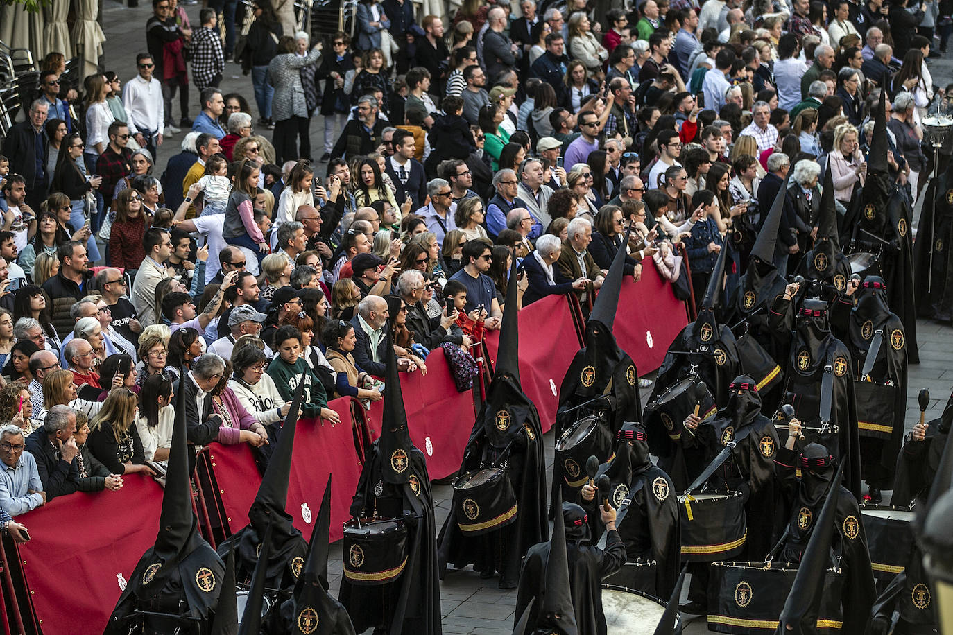 La procesión del Santo Entierro llena Logroño