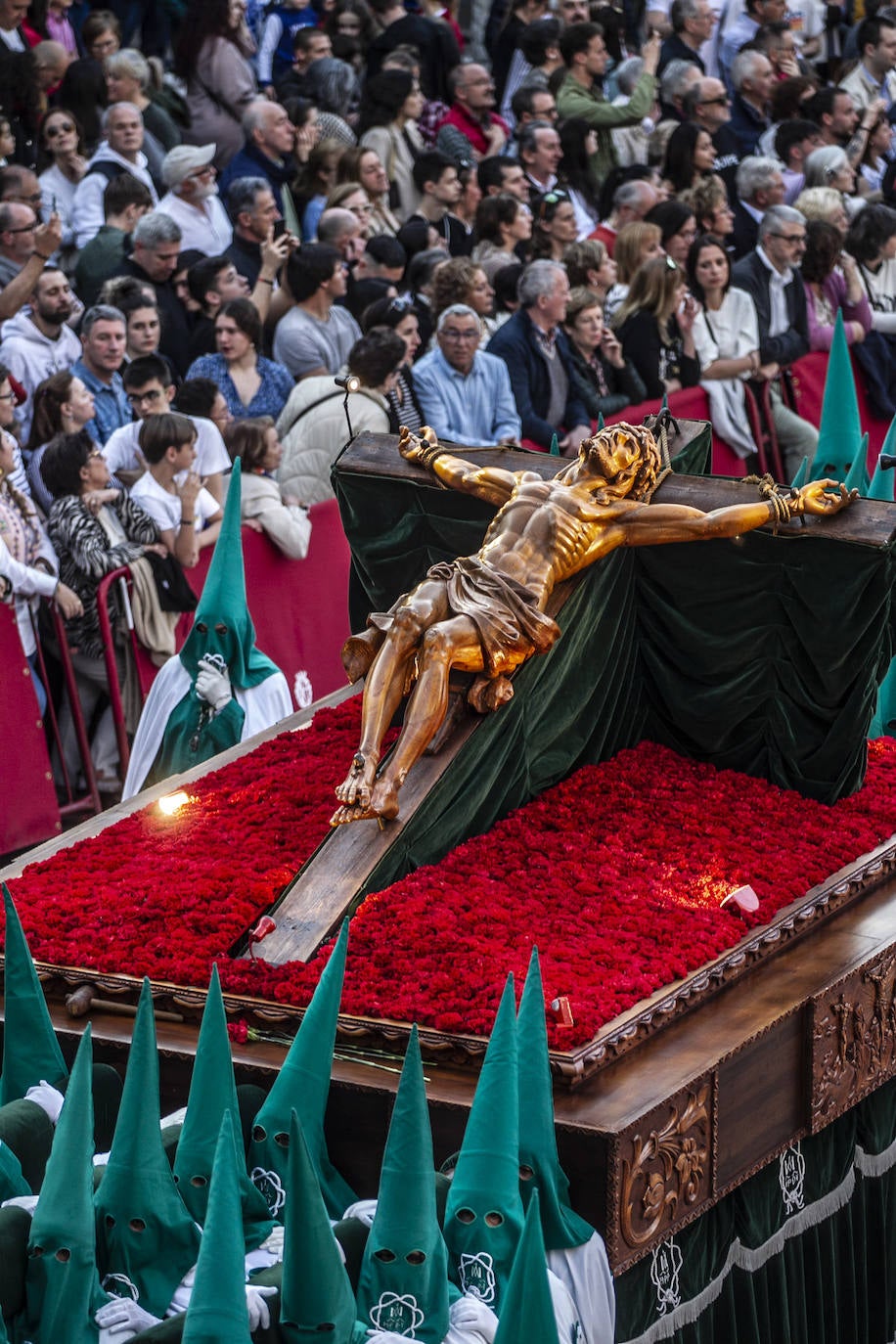 La procesión del Santo Entierro llena Logroño