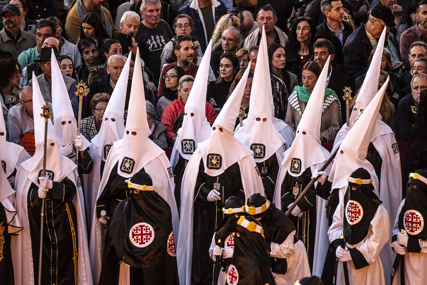 La procesión del Santo Entierro llena Logroño