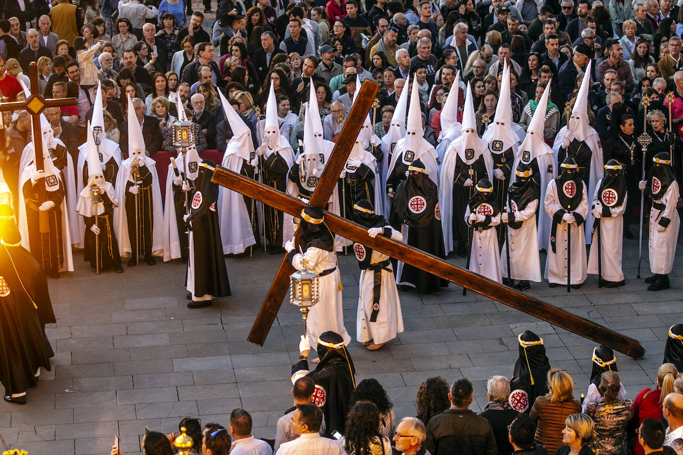 La procesión del Santo Entierro llena Logroño