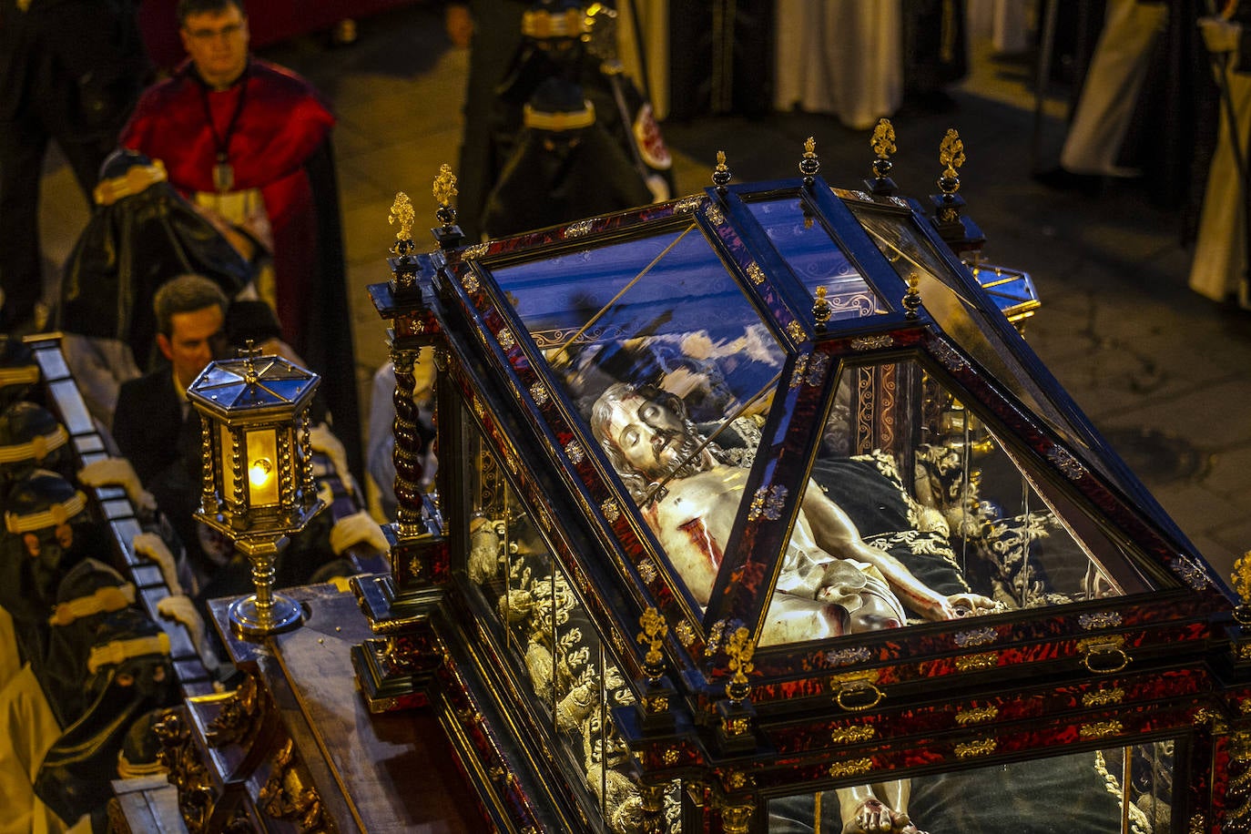 La procesión del Santo Entierro llena Logroño
