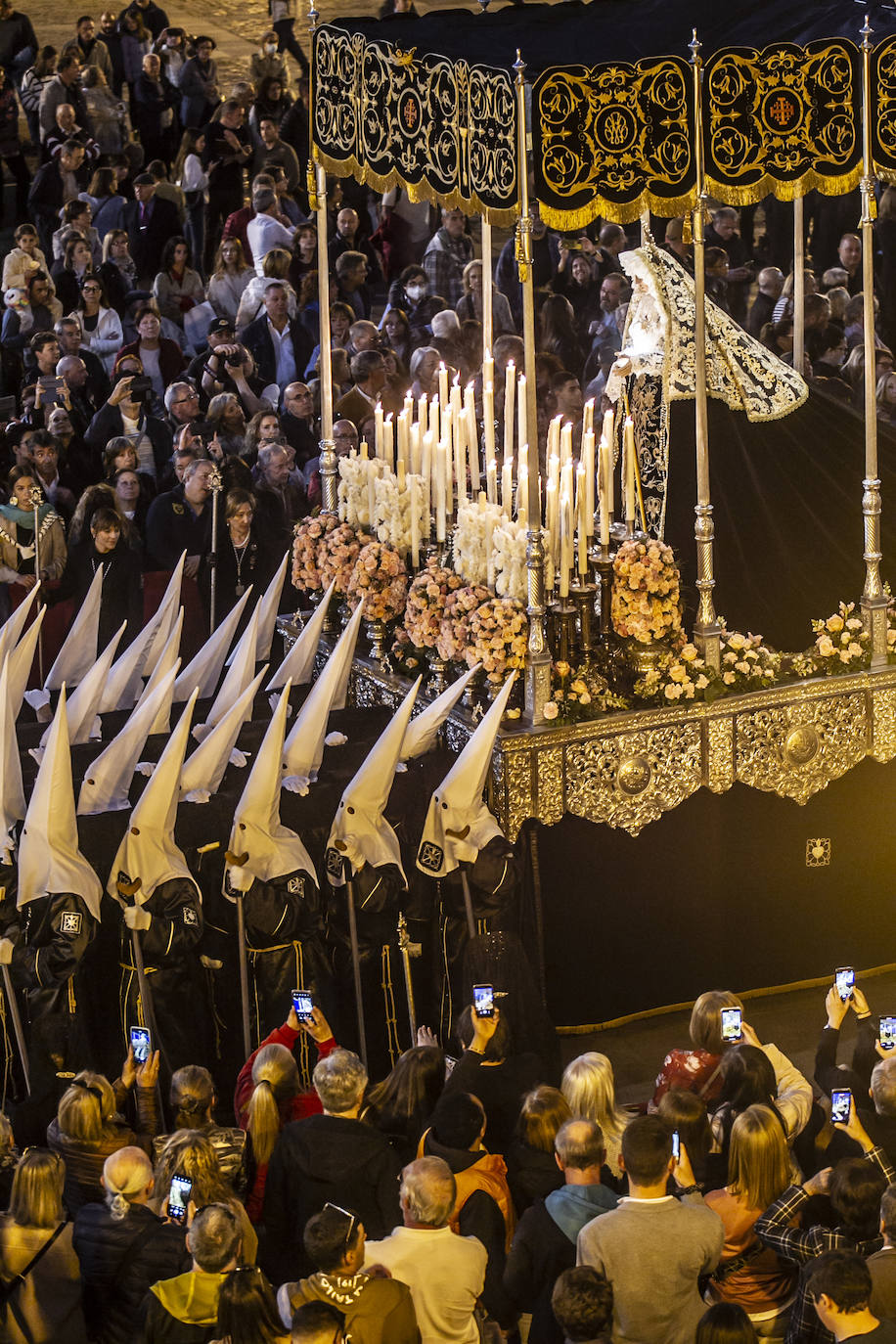 La procesión del Santo Entierro llena Logroño