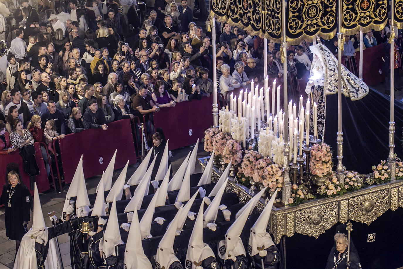 La procesión del Santo Entierro llena Logroño