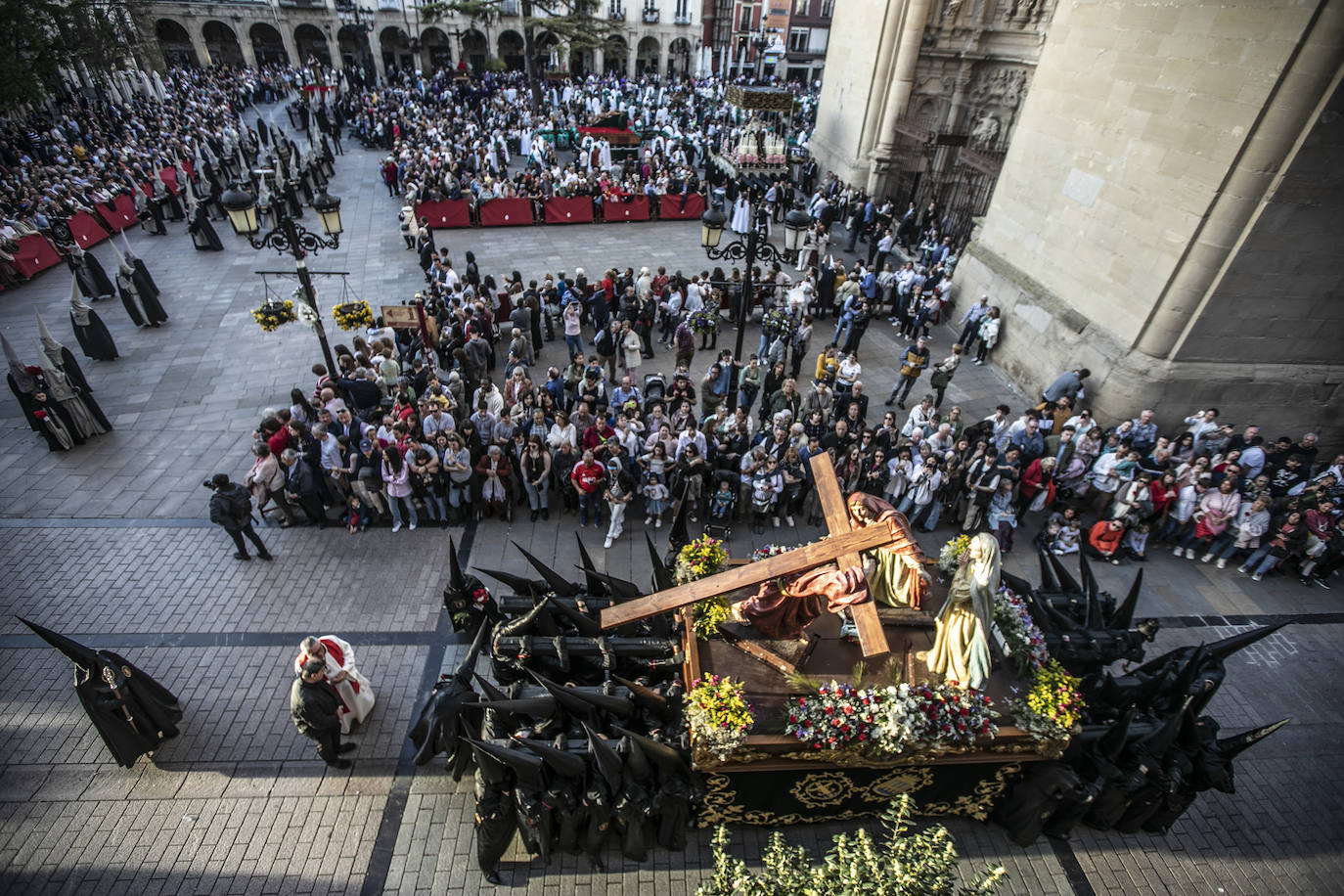 La procesión del Santo Entierro llena Logroño
