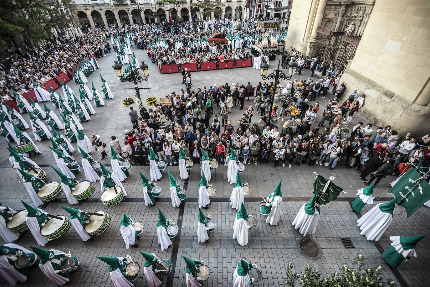 La procesión del Santo Entierro llena Logroño
