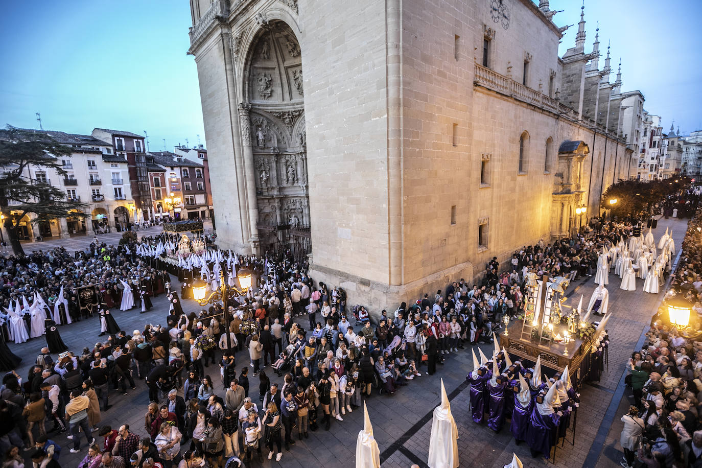 La procesión del Santo Entierro llena Logroño