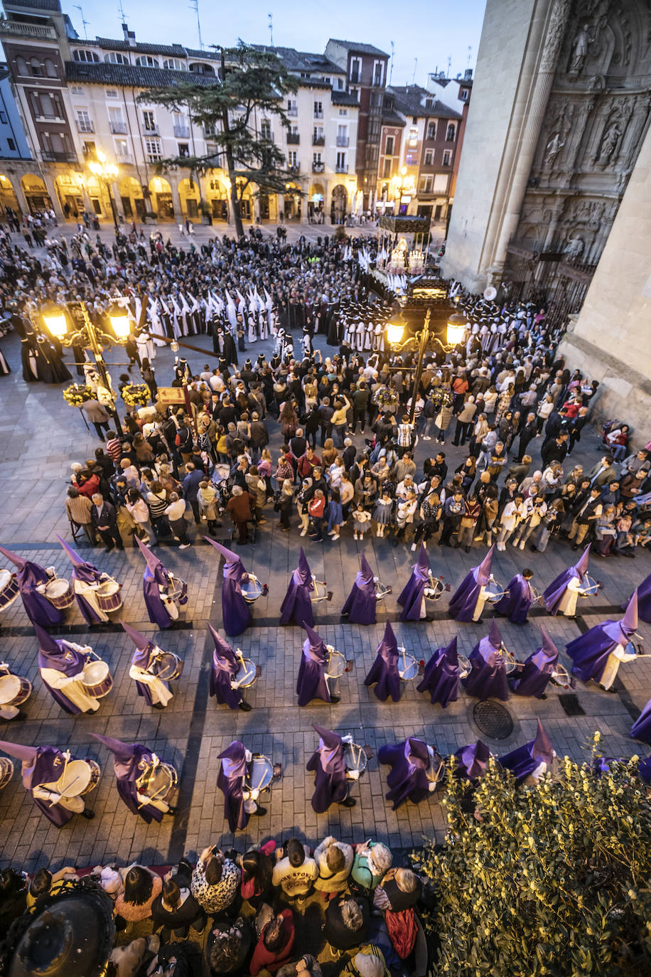 La procesión del Santo Entierro llena Logroño
