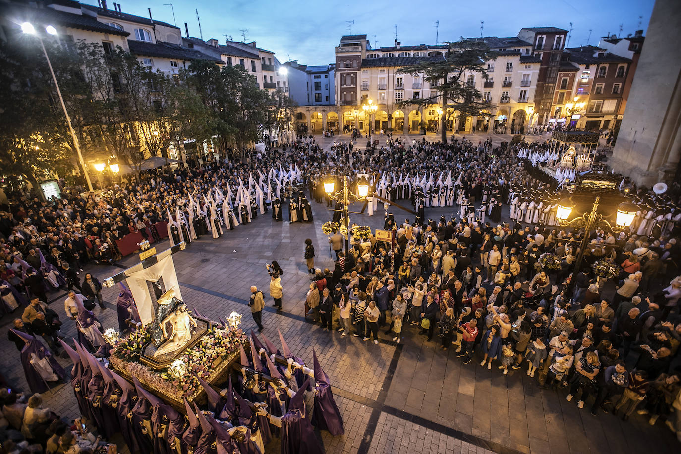 La procesión del Santo Entierro llena Logroño