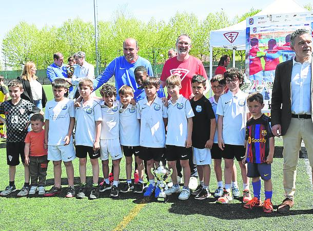 Imagen secundaria 1 - Berceo y Alfaro también subieron al podio en distintas categorías, aunque Oberena alzó tres trofeos. 