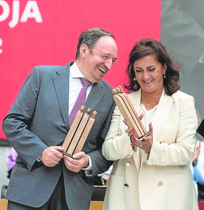 Sanz sonríe junto a Andreu en un acto institucional en San Millán.