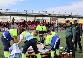 Simulacro de actuación de las fuerzas de seguridad y personal sanitario durante la jornada organizada por la Federación Riojana.