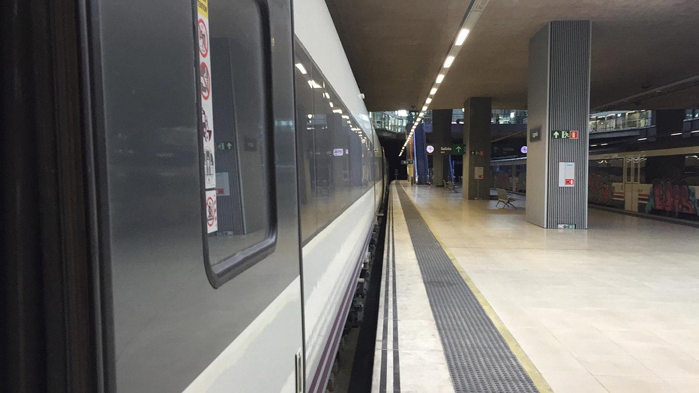 Un tren Alvia en la estación de Logroño en una imagen de archivo.