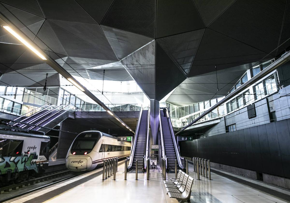 Tren Alvia en la estación de Logroño.