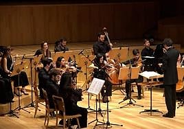 La Sinfónica de Rioja Filarmonía, bajo la dirección de Jorge Nicolás Manrique, protagoniza el concierto junto a un nutrido coro.