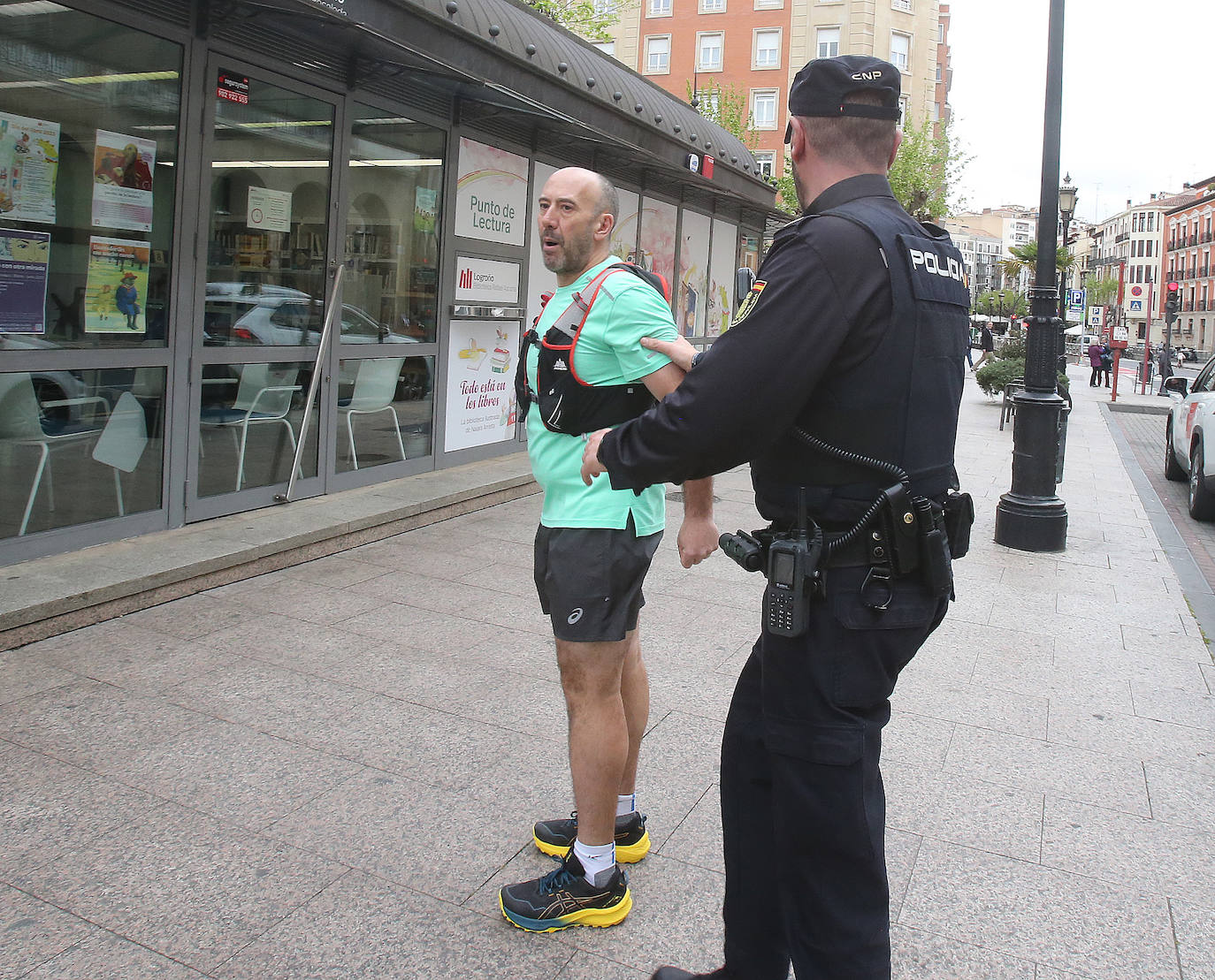 Decenas de personas se concentran para pedir medidas urgentes contra laviolencia machista