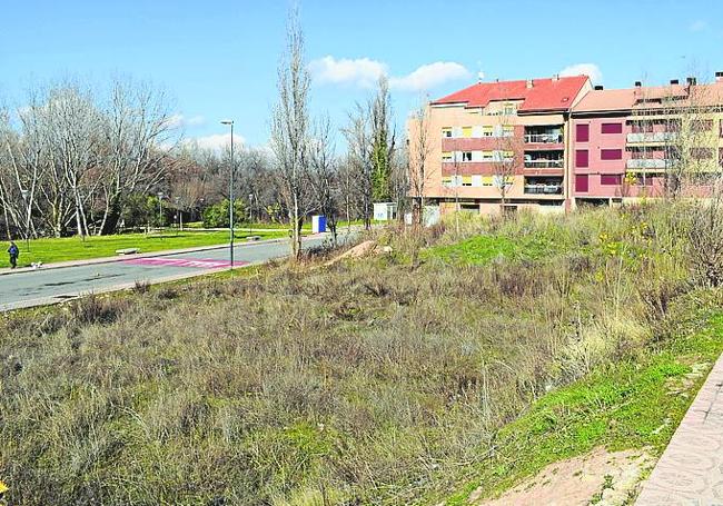 Solar donde se construirá el 'pumptrack' de Albelda de Iregua.