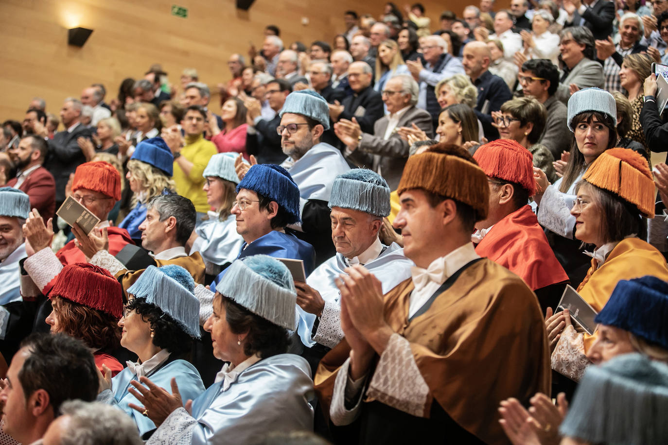 Pablo Sáinz-Villegas, investido Doctor Honoris Causa de la UR