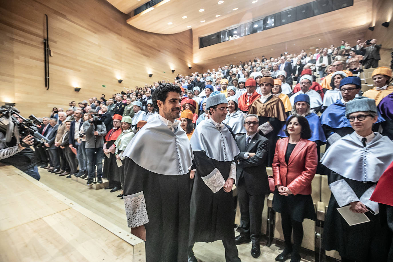 Pablo Sáinz-Villegas, investido Doctor Honoris Causa de la UR