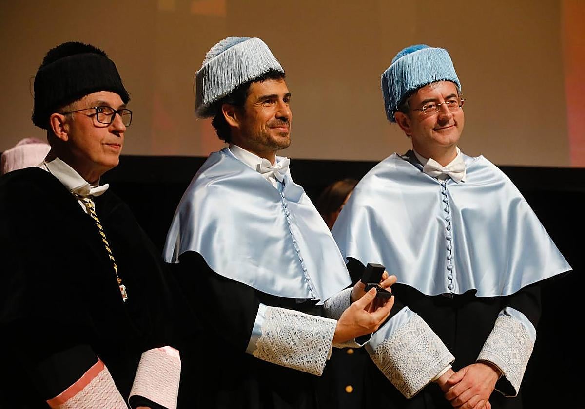 «La Rioja es parte intrínseca de mi voz», asegura Sáinz-Villegas al ser investido Doctor Honoris Causa por la UR