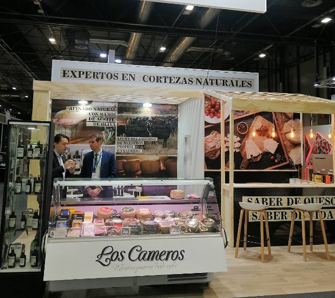 Stand de quesos Los Cameros en el Salón Gourmets.