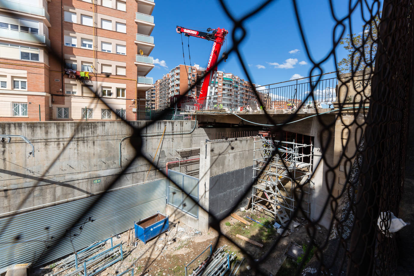 Con la mirada puesta en el puente de Vara de Rey