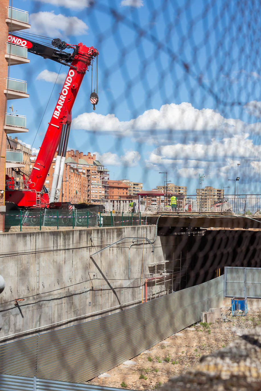 Con la mirada puesta en el puente de Vara de Rey