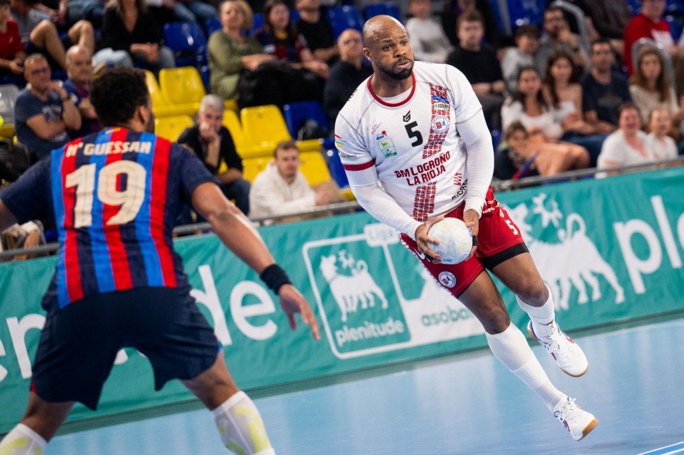 Ángel Rivero, en una acción del partido del pasado viernes frente al Barcelona.