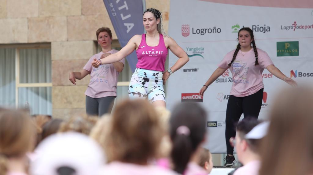 Clase de zumba tras la Carrera de la Mujer de Logroño