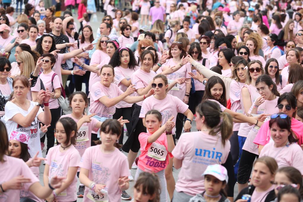 Clase de zumba tras la Carrera de la Mujer de Logroño