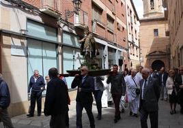 Tras la misa, comenzó la procesión con las reliquias de San Prudencio.